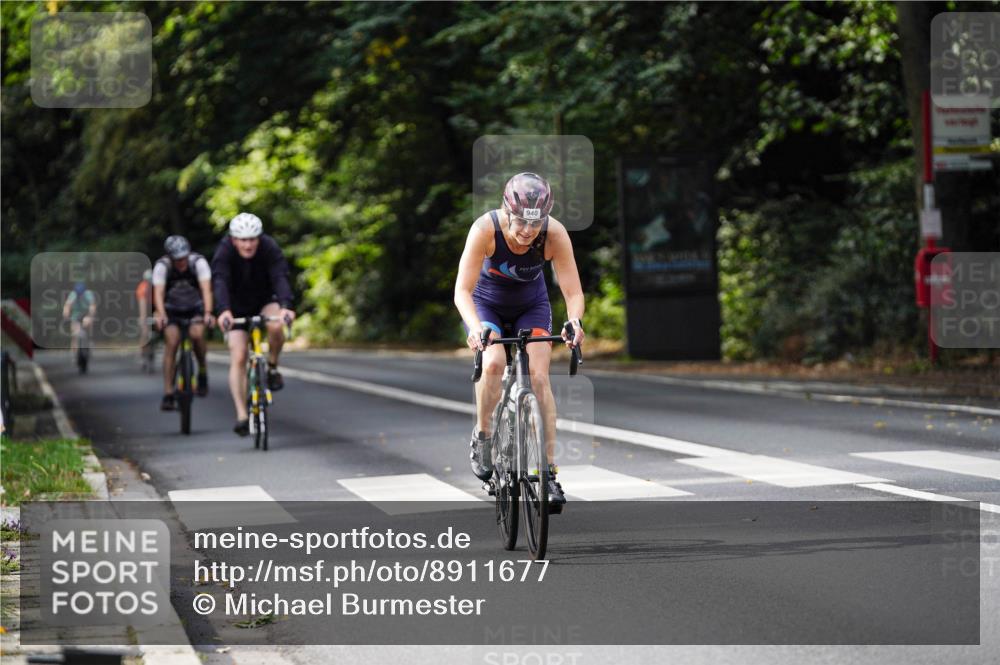 14.09.2025 - Stadtparktriathlon Michael Burmester http://msf.ph/oto/8911677 14.09.2025 11:16:02 Radfahren 878, 894, 915, 940 meine-sportfotos.de