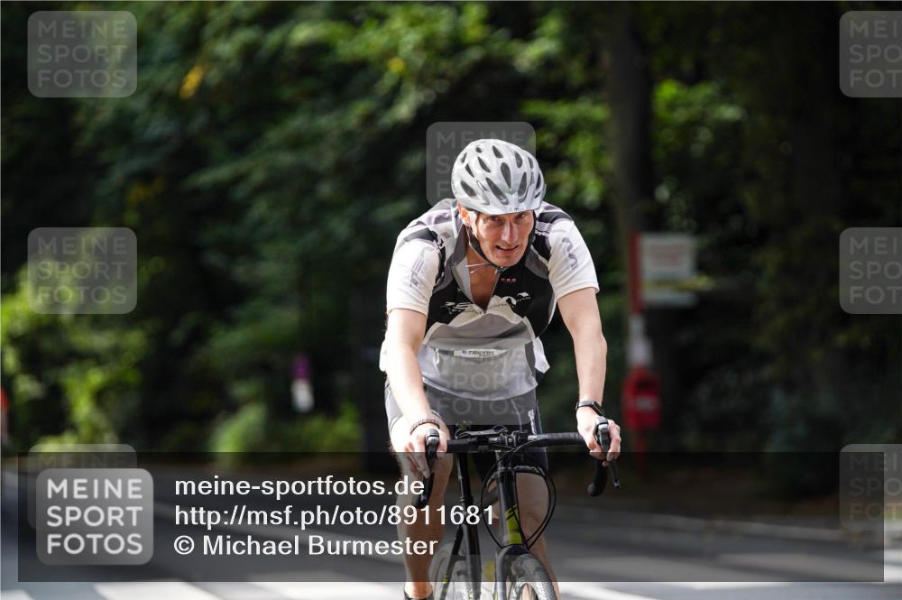 14.09.2025 - Stadtparktriathlon Michael Burmester http://msf.ph/oto/8911681 14.09.2025 11:16:06 Radfahren 878, 894, 915, 940 meine-sportfotos.de