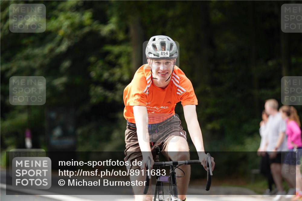 14.09.2025 - Stadtparktriathlon Michael Burmester http://msf.ph/oto/8911683 14.09.2025 11:16:11 Radfahren 655, 894, 915, 943 meine-sportfotos.de