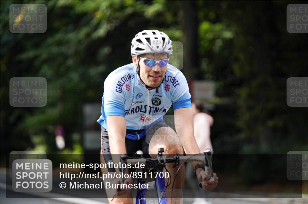 14.09.2025 - Stadtparktriathlon Michael Burmester http://msf.ph/oto/8911700 14.09.2025 11:16:49 Radfahren 823, 849, 888 meine-sportfotos.de