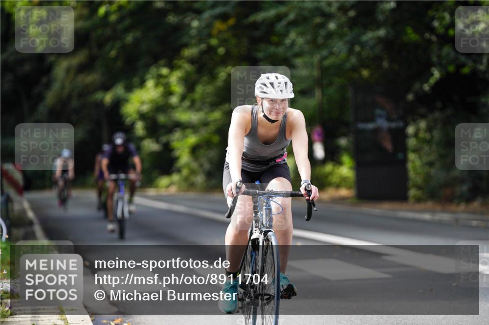 14.09.2025 - Stadtparktriathlon Michael Burmester http://msf.ph/oto/8911704 14.09.2025 11:17:03 Radfahren 843, 900, 967, 987, 1000 meine-sportfotos.de