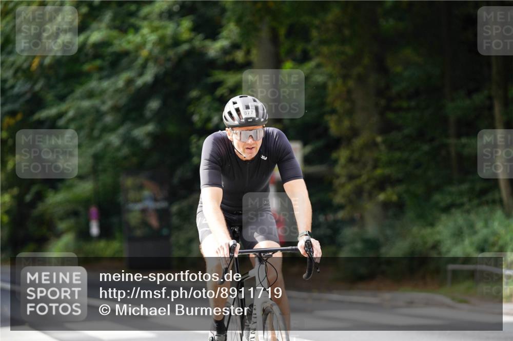 14.09.2025 - Stadtparktriathlon Michael Burmester http://msf.ph/oto/8911719 14.09.2025 11:17:30 Radfahren 877 meine-sportfotos.de