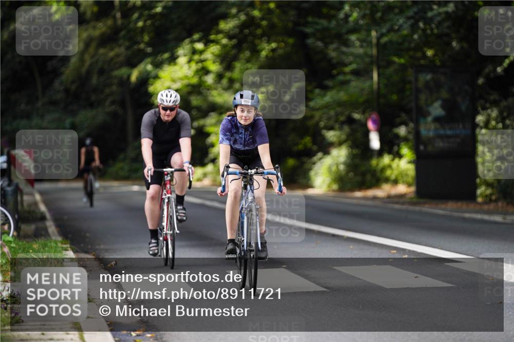 14.09.2025 - Stadtparktriathlon Michael Burmester http://msf.ph/oto/8911721 14.09.2025 11:17:38 Radfahren 805, 992, 995 meine-sportfotos.de