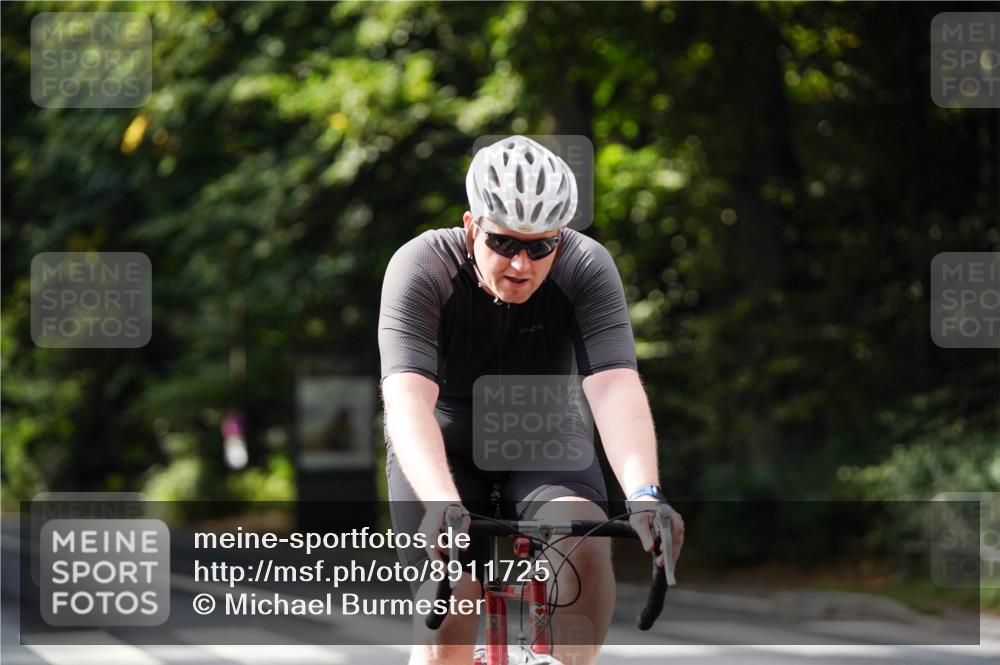 14.09.2025 - Stadtparktriathlon Michael Burmester http://msf.ph/oto/8911725 14.09.2025 11:17:41 Radfahren 805, 992, 995 meine-sportfotos.de