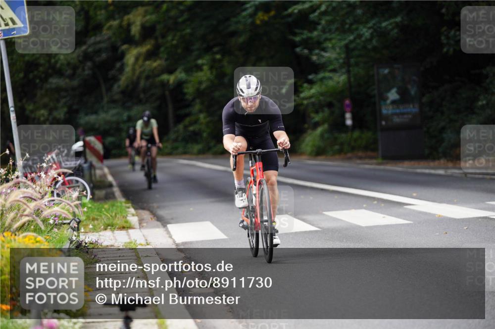 14.09.2025 - Stadtparktriathlon Michael Burmester http://msf.ph/oto/8911730 14.09.2025 11:18:06 Radfahren 909, 961, 1016 meine-sportfotos.de