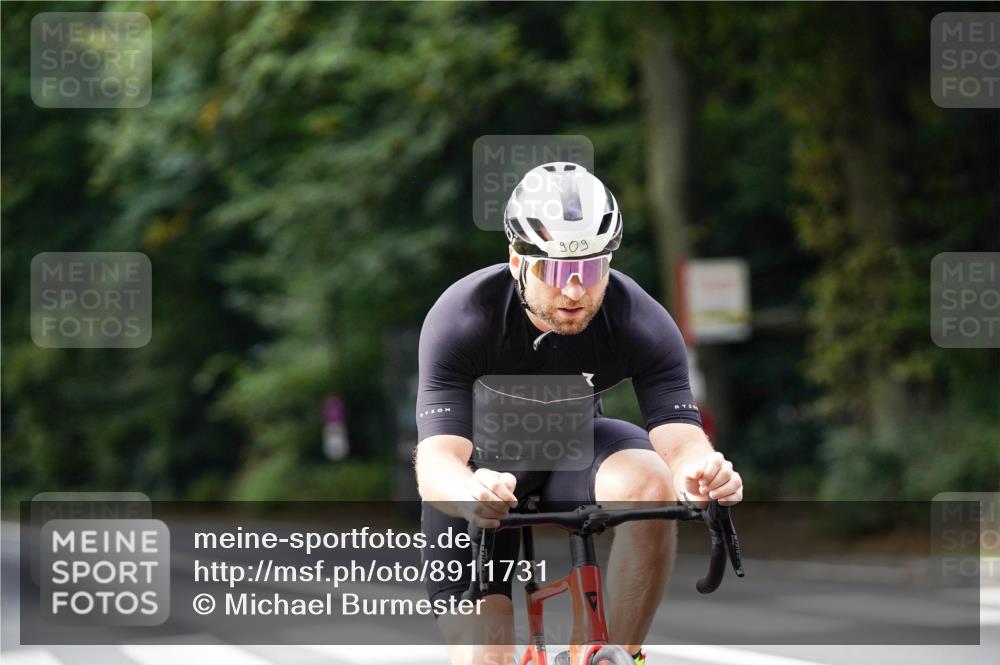 14.09.2025 - Stadtparktriathlon Michael Burmester http://msf.ph/oto/8911731 14.09.2025 11:18:07 Radfahren 909, 926, 961, 1016 meine-sportfotos.de