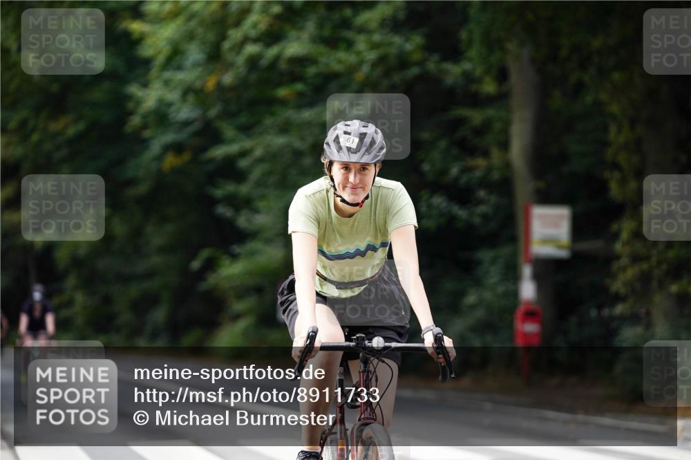 14.09.2025 - Stadtparktriathlon Michael Burmester http://msf.ph/oto/8911733 14.09.2025 11:18:11 Radfahren 909, 926, 961 meine-sportfotos.de