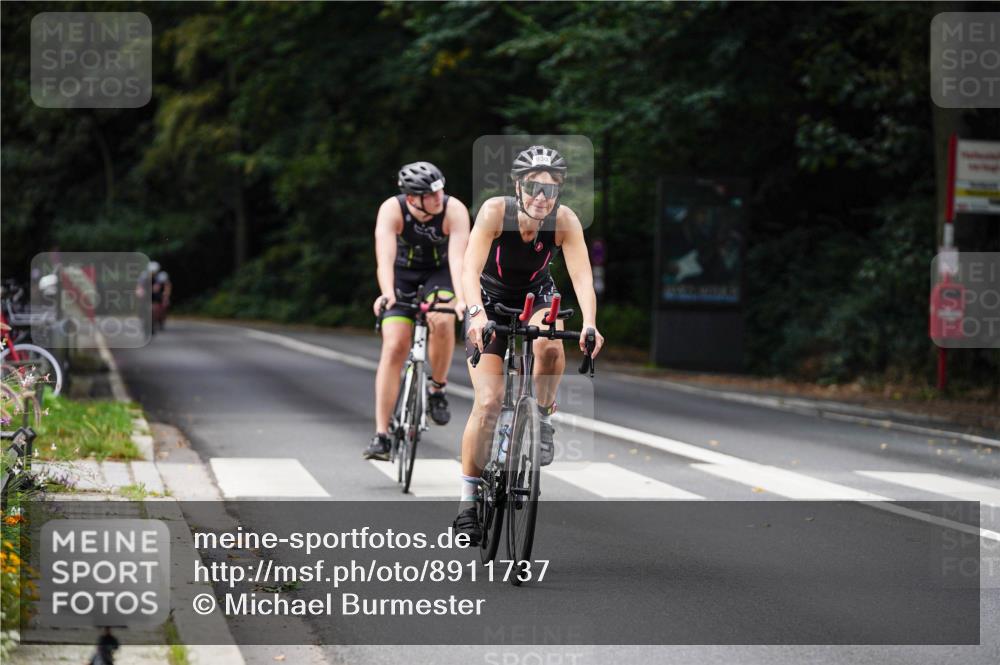 14.09.2025 - Stadtparktriathlon Michael Burmester http://msf.ph/oto/8911737 14.09.2025 11:18:22 Radfahren 902, 930 meine-sportfotos.de