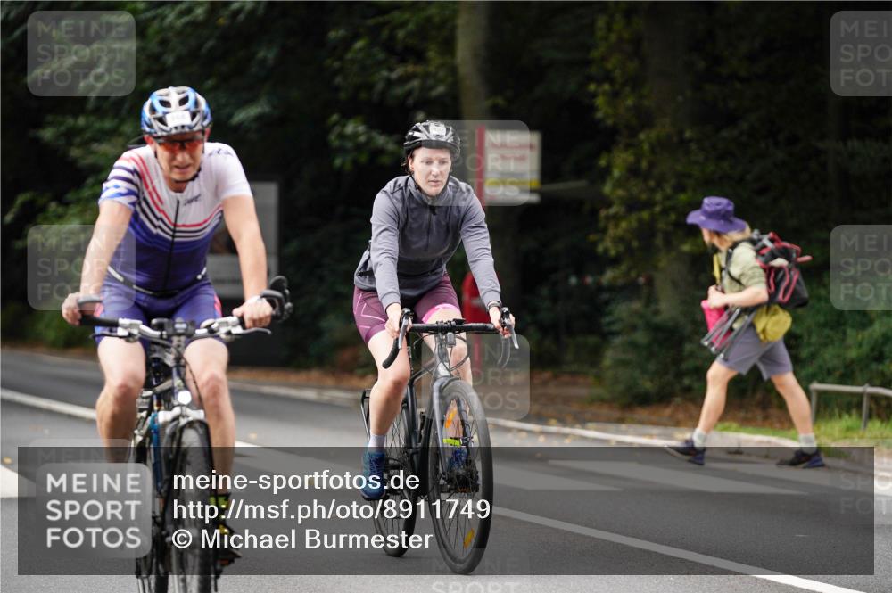 14.09.2025 - Stadtparktriathlon Michael Burmester http://msf.ph/oto/8911749 14.09.2025 11:18:40 Radfahren 724, 868, 932, 934, 951, 985, 993, 1015 meine-sportfotos.de