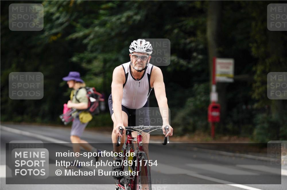 14.09.2025 - Stadtparktriathlon Michael Burmester http://msf.ph/oto/8911754 14.09.2025 11:18:43 Radfahren 724, 826, 852, 868, 919, 932, 934, 985, 1015 meine-sportfotos.de