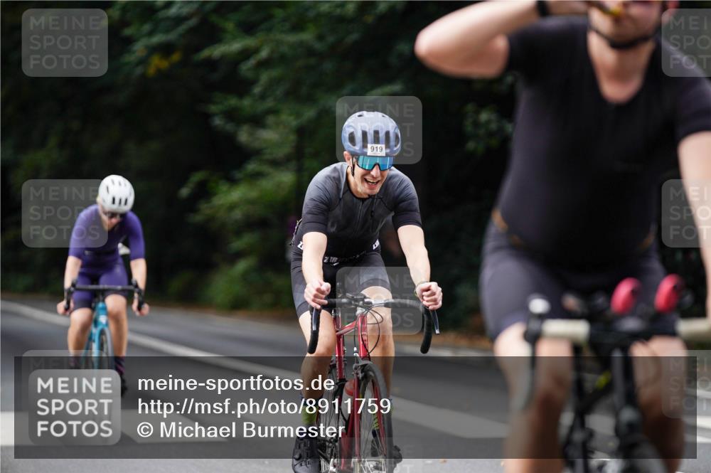 14.09.2025 - Stadtparktriathlon Michael Burmester http://msf.ph/oto/8911759 14.09.2025 11:18:52 Radfahren 826, 852, 919, 996, 1006 meine-sportfotos.de