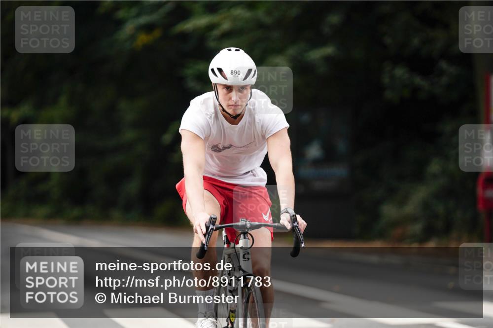 14.09.2025 - Stadtparktriathlon Michael Burmester http://msf.ph/oto/8911783 14.09.2025 11:19:29 Radfahren 846, 890, 905, 916, 942, 979 meine-sportfotos.de