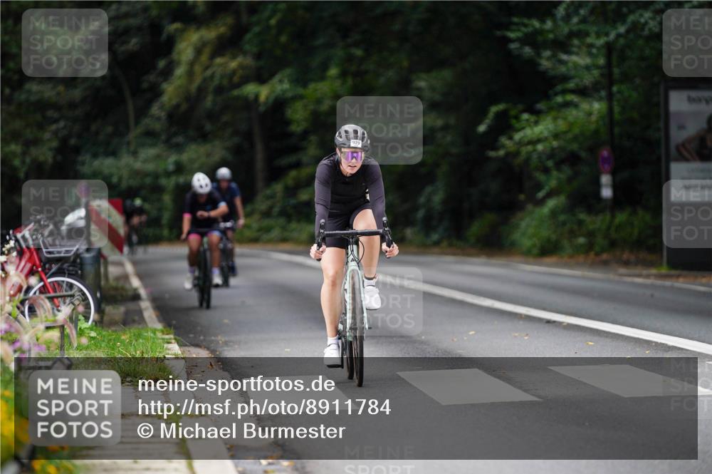 14.09.2025 - Stadtparktriathlon Michael Burmester http://msf.ph/oto/8911784 14.09.2025 11:19:34 Radfahren 854, 890, 916, 944, 979 meine-sportfotos.de