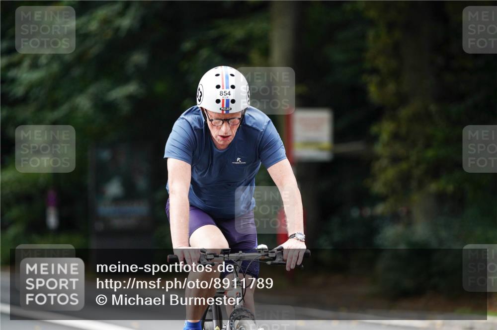 14.09.2025 - Stadtparktriathlon Michael Burmester http://msf.ph/oto/8911789 14.09.2025 11:19:40 Radfahren 854, 898, 944, 979, 1009 meine-sportfotos.de