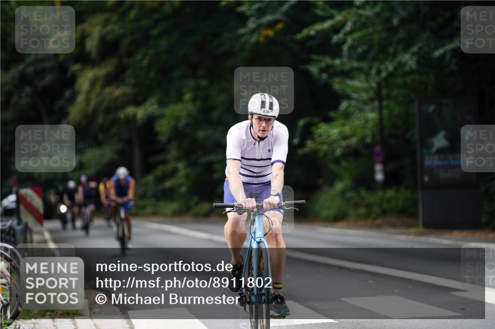 14.09.2025 - Stadtparktriathlon Michael Burmester http://msf.ph/oto/8911802 14.09.2025 11:19:54 Radfahren 825, 836, 867, 1009, 1020 meine-sportfotos.de