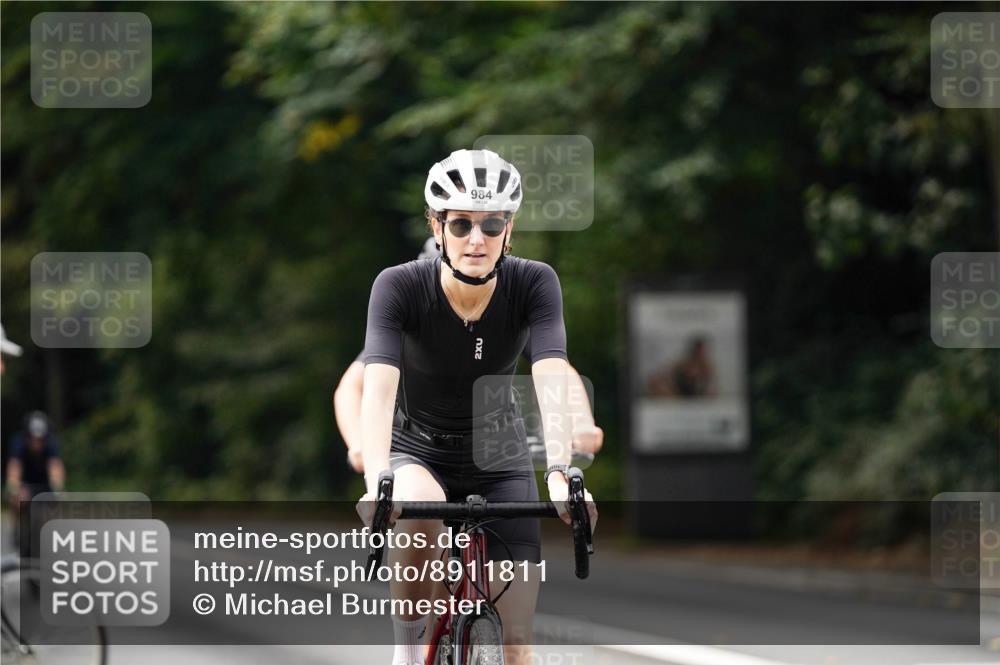 14.09.2025 - Stadtparktriathlon Michael Burmester http://msf.ph/oto/8911811 14.09.2025 11:20:06 Radfahren 833, 841, 925, 975, 984, 990 meine-sportfotos.de