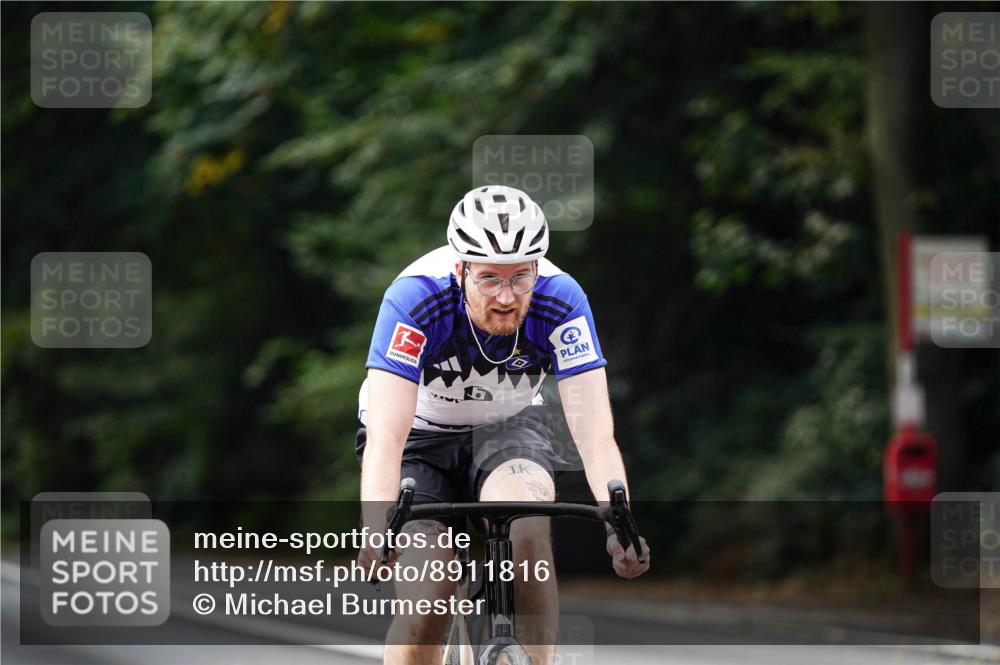 14.09.2025 - Stadtparktriathlon Michael Burmester http://msf.ph/oto/8911816 14.09.2025 11:20:14 Radfahren 833, 859, 865, 925 meine-sportfotos.de