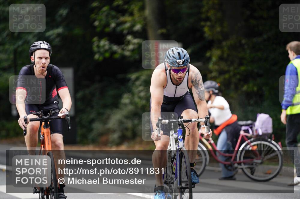 14.09.2025 - Stadtparktriathlon Michael Burmester http://msf.ph/oto/8911831 14.09.2025 11:20:32 Radfahren 772, 838, 847, 874, 889, 917, 1018 meine-sportfotos.de