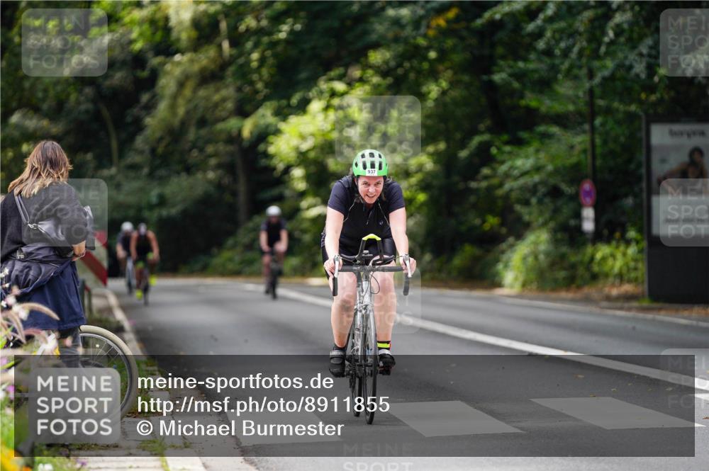 14.09.2025 - Stadtparktriathlon Michael Burmester http://msf.ph/oto/8911855 14.09.2025 11:20:58 Radfahren 937, 949, 982 meine-sportfotos.de