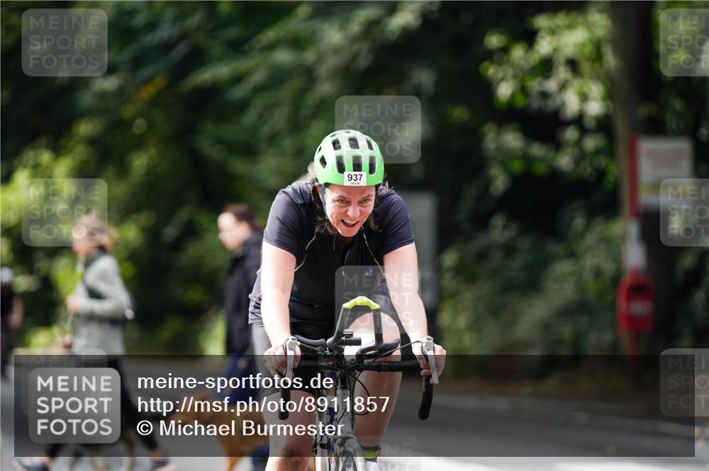14.09.2025 - Stadtparktriathlon Michael Burmester http://msf.ph/oto/8911857 14.09.2025 11:21:00 Radfahren 937, 949, 973, 982 meine-sportfotos.de