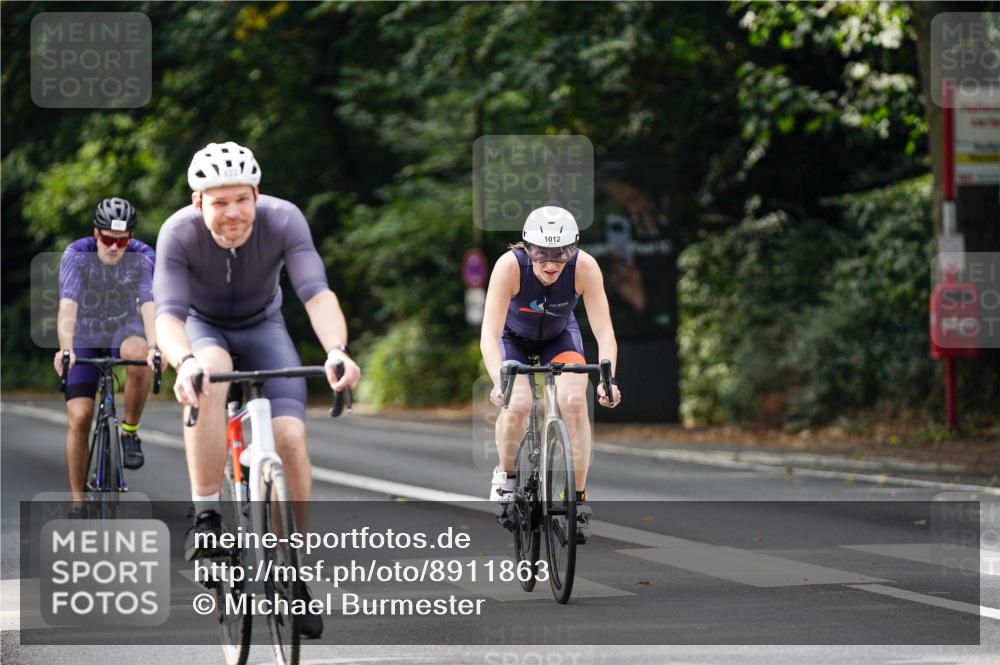 14.09.2025 - Stadtparktriathlon Michael Burmester http://msf.ph/oto/8911863 14.09.2025 11:21:11 Radfahren 822, 827, 973, 982, 1012 meine-sportfotos.de