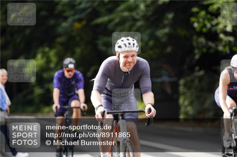 14.09.2025 - Stadtparktriathlon Michael Burmester http://msf.ph/oto/8911865 14.09.2025 11:21:12 Radfahren 822, 827, 973, 982, 1012 meine-sportfotos.de