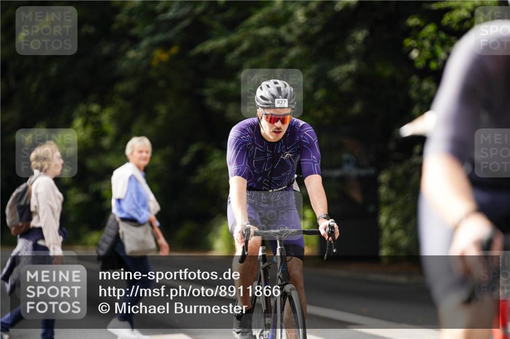 14.09.2025 - Stadtparktriathlon Michael Burmester http://msf.ph/oto/8911866 14.09.2025 11:21:13 Radfahren 822, 827, 973, 1012 meine-sportfotos.de