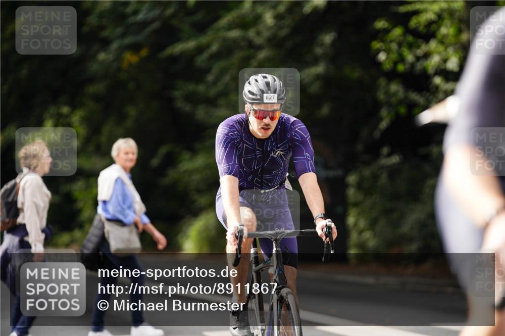 14.09.2025 - Stadtparktriathlon Michael Burmester http://msf.ph/oto/8911867 14.09.2025 11:21:13 Radfahren 822, 827, 973, 1012 meine-sportfotos.de