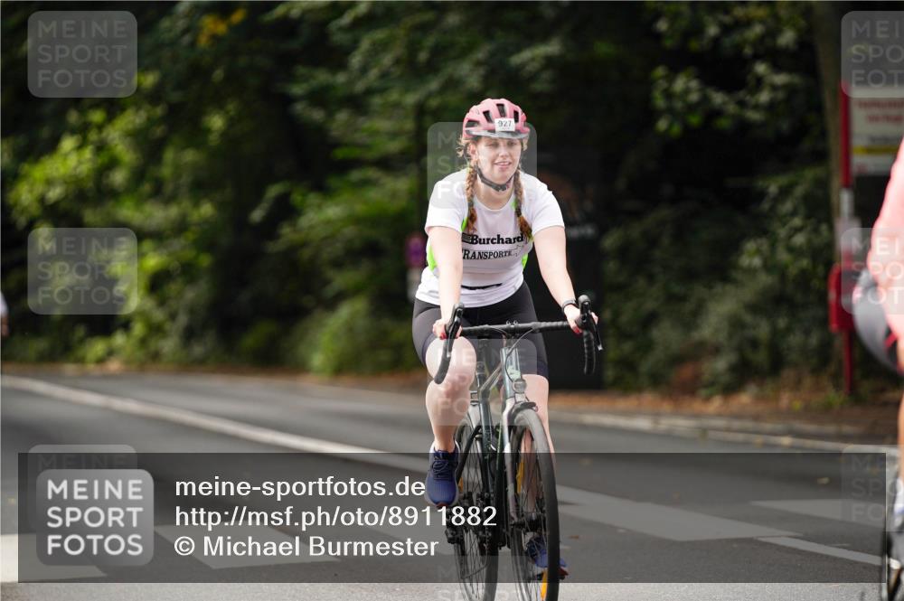 14.09.2025 - Stadtparktriathlon Michael Burmester http://msf.ph/oto/8911882 14.09.2025 11:21:43 Radfahren 734, 828, 871, 927, 945, 955, 960 meine-sportfotos.de