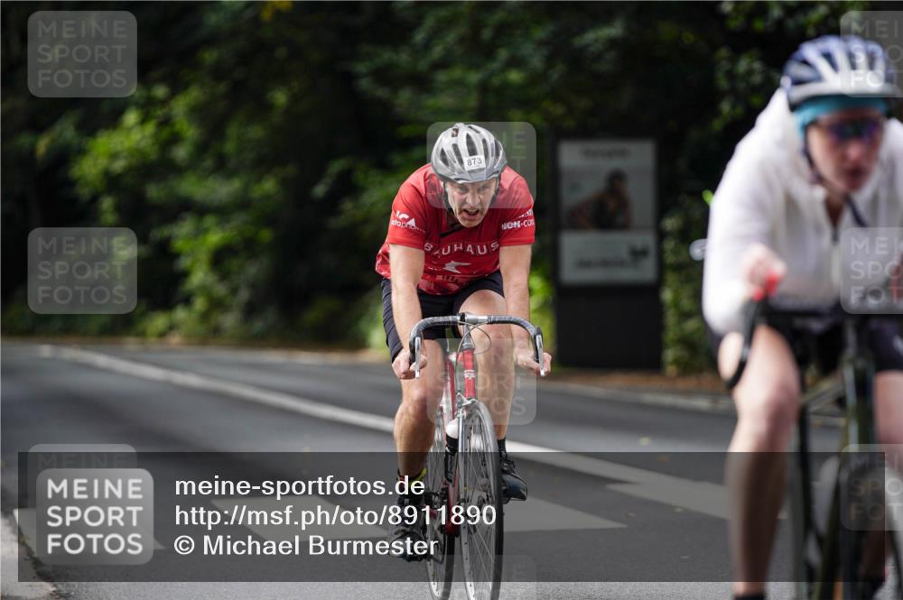 14.09.2025 - Stadtparktriathlon Michael Burmester http://msf.ph/oto/8911890 14.09.2025 11:21:54 Radfahren 828, 873, 945, 978, 981 meine-sportfotos.de