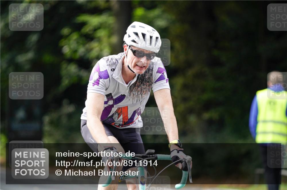 14.09.2025 - Stadtparktriathlon Michael Burmester http://msf.ph/oto/8911914 14.09.2025 11:22:17 Radfahren 842, 850, 855, 929, 952, 964, 972, 997 meine-sportfotos.de
