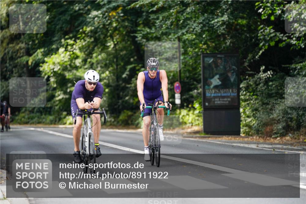 14.09.2025 - Stadtparktriathlon Michael Burmester http://msf.ph/oto/8911922 14.09.2025 11:22:31 Radfahren 857, 880, 901 meine-sportfotos.de
