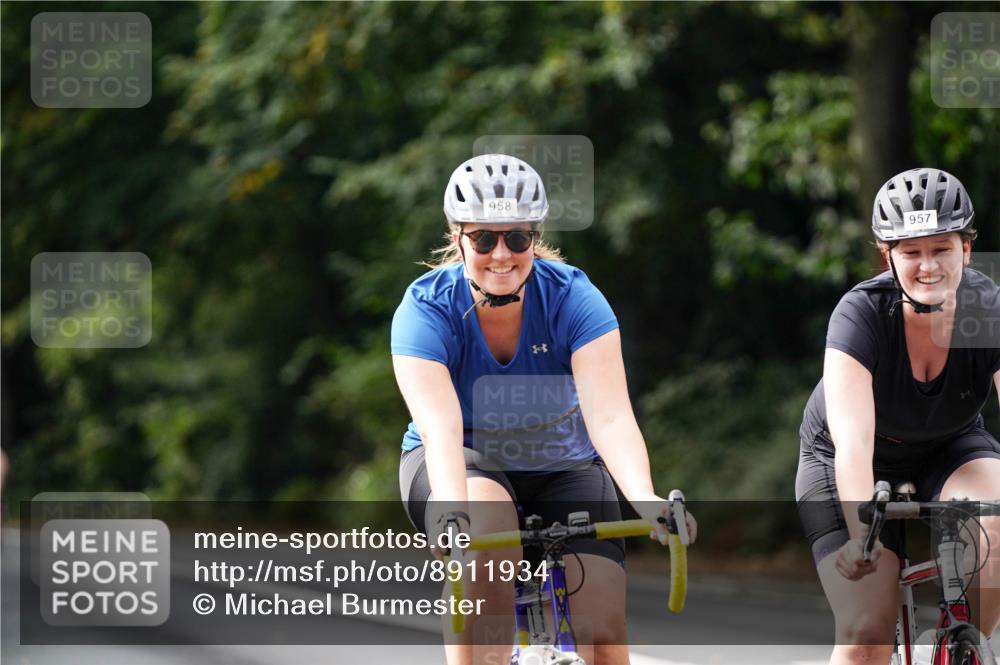 14.09.2025 - Stadtparktriathlon Michael Burmester http://msf.ph/oto/8911934 14.09.2025 11:22:43 Radfahren 857, 862, 870, 875, 892, 921, 957, 958, 998 meine-sportfotos.de