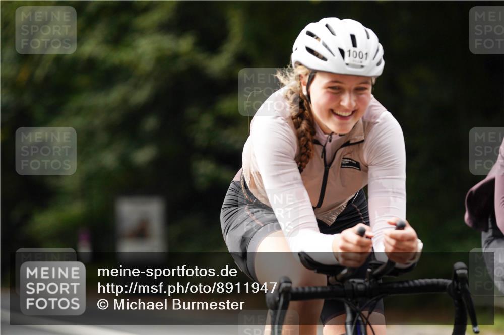 14.09.2025 - Stadtparktriathlon Michael Burmester http://msf.ph/oto/8911947 14.09.2025 11:22:53 Radfahren 831, 862, 875, 918, 921, 948, 963, 974, 1001, 1002 meine-sportfotos.de