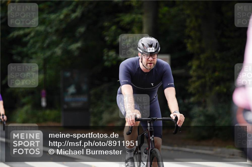 14.09.2025 - Stadtparktriathlon Michael Burmester http://msf.ph/oto/8911951 14.09.2025 11:22:59 Radfahren 829, 831, 851, 882, 918, 920, 948, 963, 974 meine-sportfotos.de