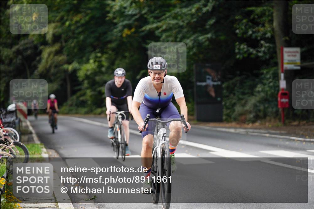 14.09.2025 - Stadtparktriathlon Michael Burmester http://msf.ph/oto/8911961 14.09.2025 11:23:05 Radfahren 829, 851, 882, 918, 920, 946, 948, 963 meine-sportfotos.de