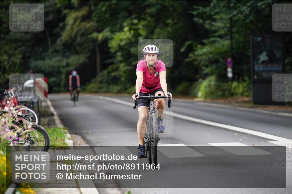 14.09.2025 - Stadtparktriathlon Michael Burmester http://msf.ph/oto/8911964 14.09.2025 11:23:09 Radfahren 829, 886, 920, 946 meine-sportfotos.de