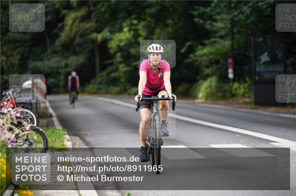 14.09.2025 - Stadtparktriathlon Michael Burmester http://msf.ph/oto/8911965 14.09.2025 11:23:09 Radfahren 829, 886, 920, 946 meine-sportfotos.de