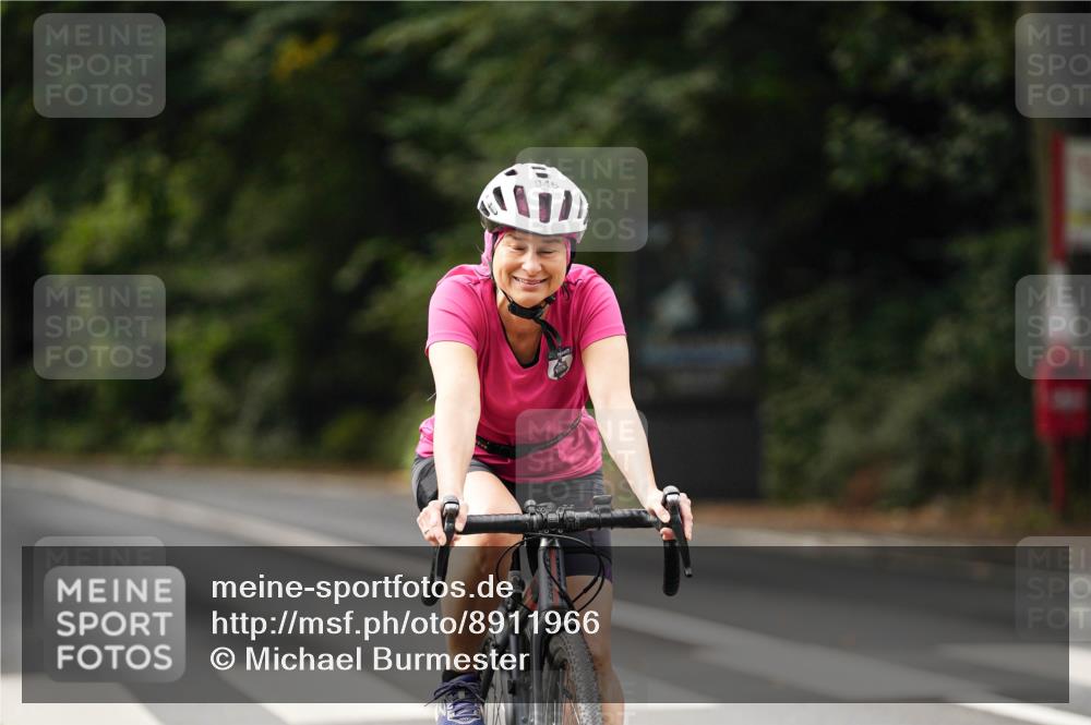 14.09.2025 - Stadtparktriathlon Michael Burmester http://msf.ph/oto/8911966 14.09.2025 11:23:11 Radfahren 886, 920, 946 meine-sportfotos.de