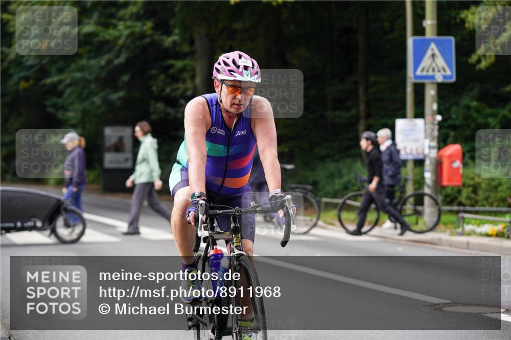 14.09.2025 - Stadtparktriathlon Michael Burmester http://msf.ph/oto/8911968 14.09.2025 11:23:17 Radfahren 886, 946 meine-sportfotos.de