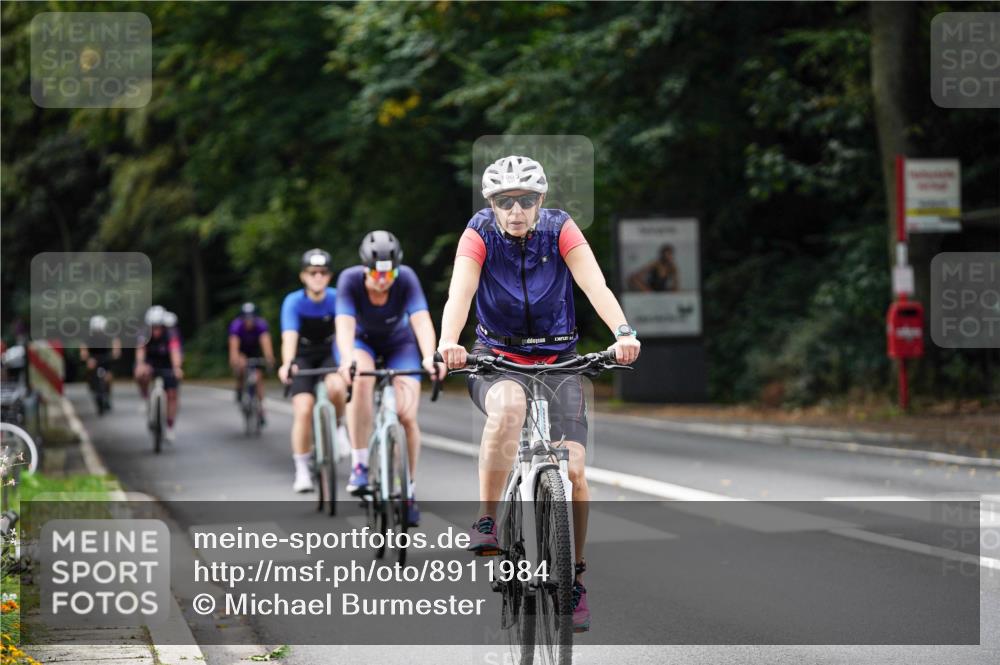 14.09.2025 - Stadtparktriathlon Michael Burmester http://msf.ph/oto/8911984 14.09.2025 11:23:45 Radfahren 849, 893, 936, 940, 943, 994, 1005, 1008, 1011 meine-sportfotos.de