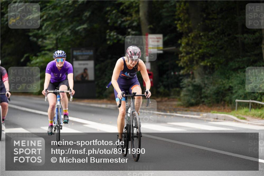 14.09.2025 - Stadtparktriathlon Michael Burmester http://msf.ph/oto/8911990 14.09.2025 11:23:49 Radfahren 824, 893, 936, 940, 943, 994, 1005, 1008, 1011 meine-sportfotos.de