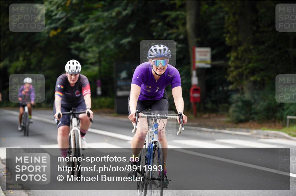 14.09.2025 - Stadtparktriathlon Michael Burmester http://msf.ph/oto/8911993 14.09.2025 11:23:50 Radfahren 824, 893, 936, 940, 943, 994, 1005, 1008, 1011 meine-sportfotos.de