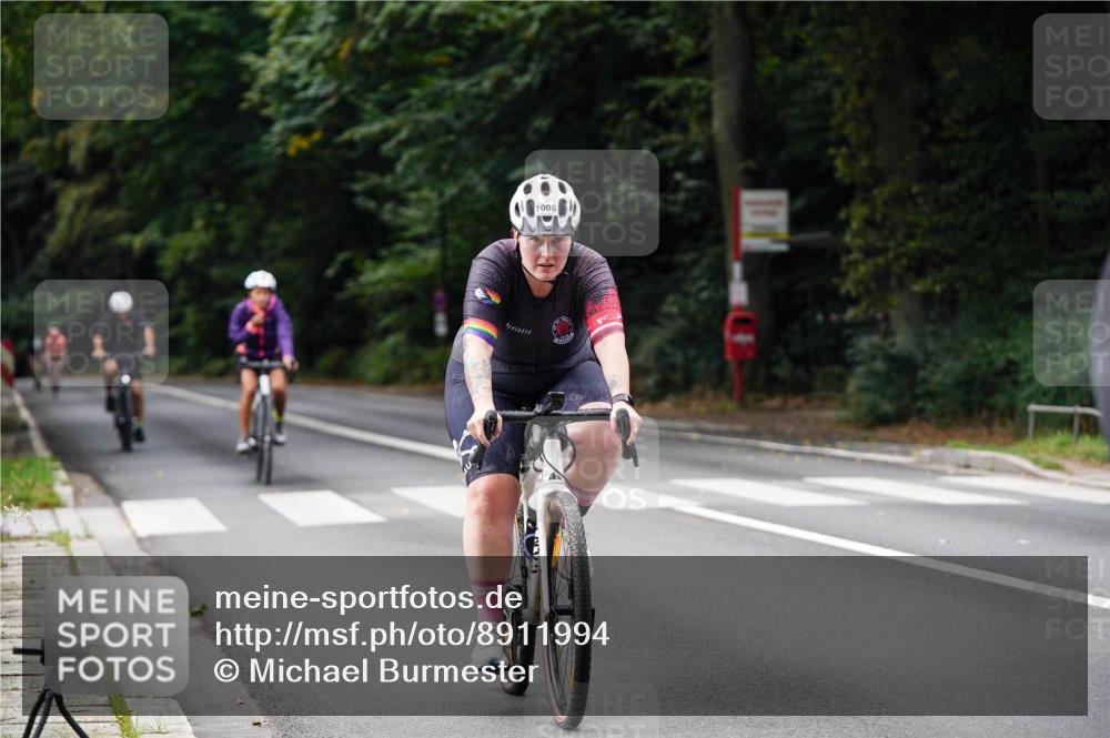 14.09.2025 - Stadtparktriathlon Michael Burmester http://msf.ph/oto/8911994 14.09.2025 11:23:50 Radfahren 824, 893, 936, 940, 943, 994, 1005, 1008, 1011 meine-sportfotos.de