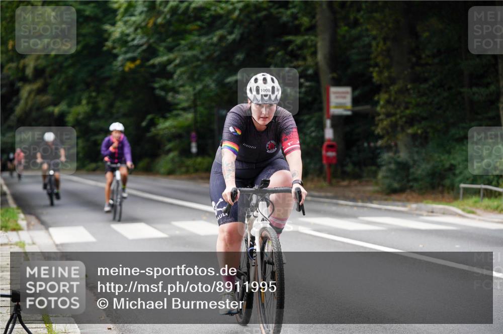 14.09.2025 - Stadtparktriathlon Michael Burmester http://msf.ph/oto/8911995 14.09.2025 11:23:51 Radfahren 824, 936, 940, 943, 994, 1005, 1008, 1011 meine-sportfotos.de