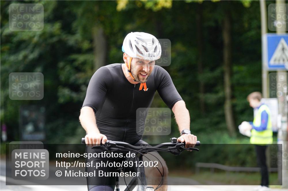 14.09.2025 - Stadtparktriathlon Michael Burmester http://msf.ph/oto/8912002 14.09.2025 11:23:55 Radfahren 824, 878, 895, 940, 943, 986, 1008, 1011 meine-sportfotos.de