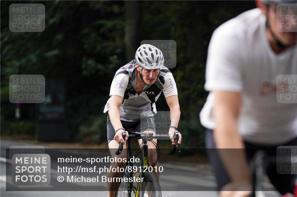 14.09.2025 - Stadtparktriathlon Michael Burmester http://msf.ph/oto/8912010 14.09.2025 11:24:05 Radfahren 823, 876, 878, 894, 895, 915, 924, 970, 986, 987 meine-sportfotos.de