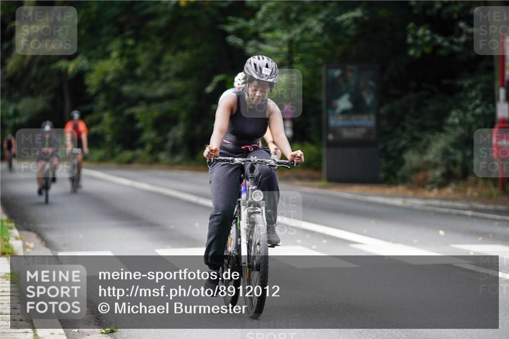 14.09.2025 - Stadtparktriathlon Michael Burmester http://msf.ph/oto/8912012 14.09.2025 11:24:07 Radfahren 823, 876, 878, 894, 895, 915, 924, 970, 987 meine-sportfotos.de