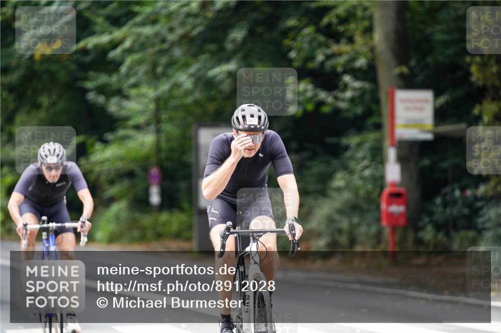 14.09.2025 - Stadtparktriathlon Michael Burmester http://msf.ph/oto/8912028 14.09.2025 11:24:41 Radfahren 756, 877, 900, 962 meine-sportfotos.de