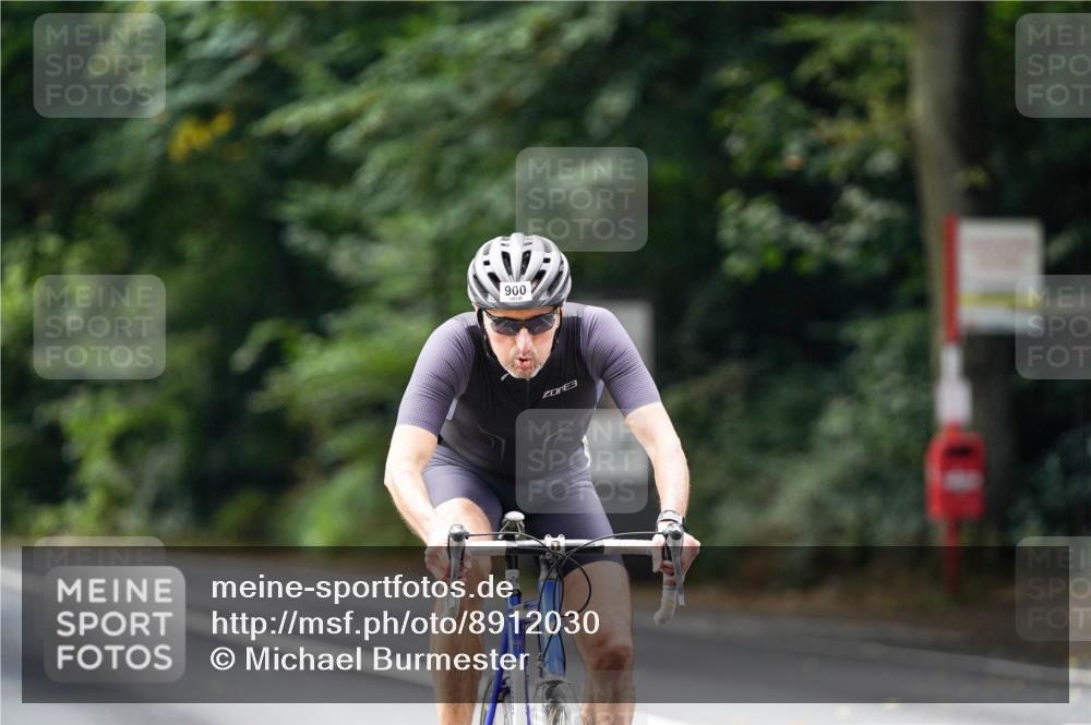 14.09.2025 - Stadtparktriathlon Michael Burmester http://msf.ph/oto/8912030 14.09.2025 11:24:42 Radfahren 756, 877, 900, 962 meine-sportfotos.de